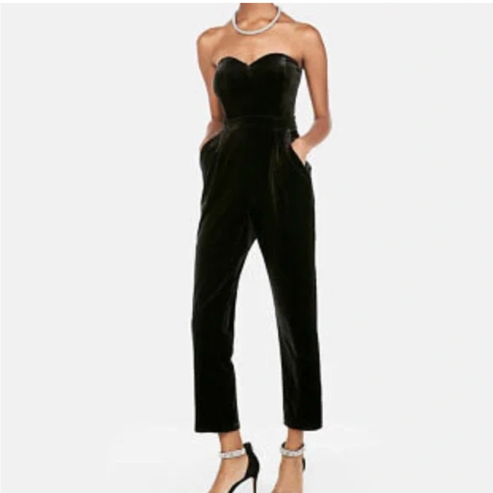 Express Black Velvet Women’s‎ Sweetheart Jumpsuit size 4